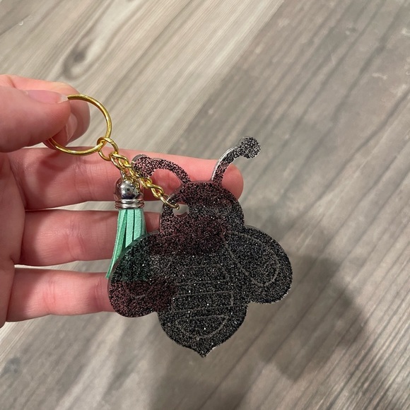🎉🎉HP🎉🎉 Handmade Bee Keychains - Picture 6 of 9